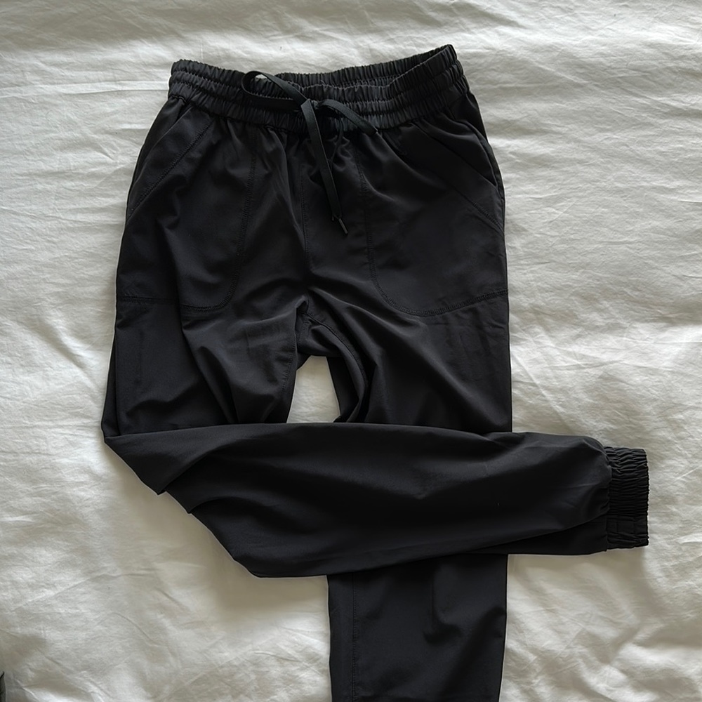 Aritzia Black Joggers